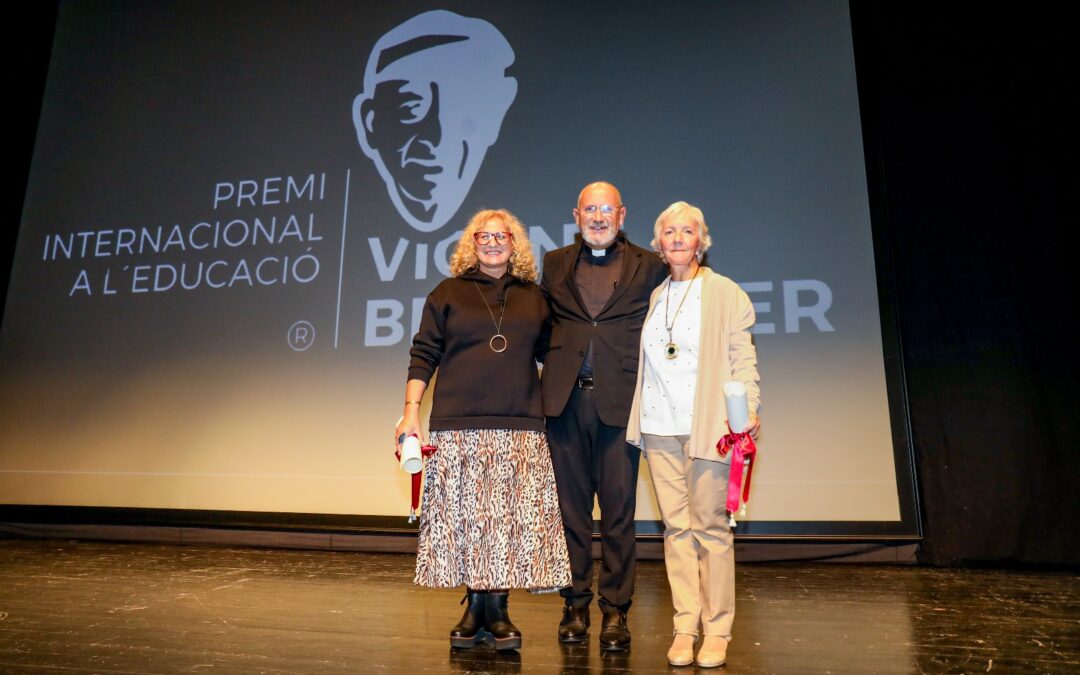 La segunda edición del Premi Vicent Berenguer reparte 30.000 euros entre dos proyectos educativos en Sierra Leona en una gala cargada de emotividad