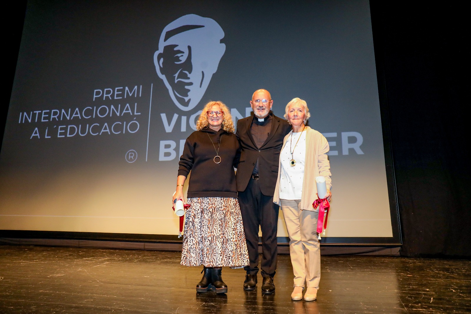 La segunda edición del Premi Vicent Berenguer reparte 30.000 euros entre dos proyectos educativos en Sierra Leona en una gala cargada de emotividad